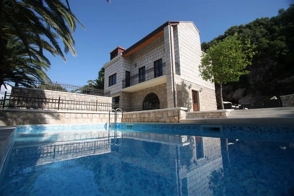 Dubrovnik 5-Bedroom Villa with Pool