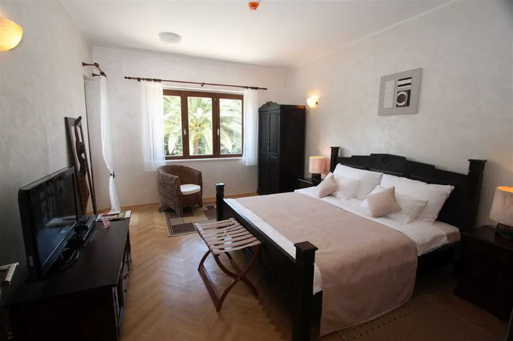 Dubrovnik 5-Bedroom Villa with Pool