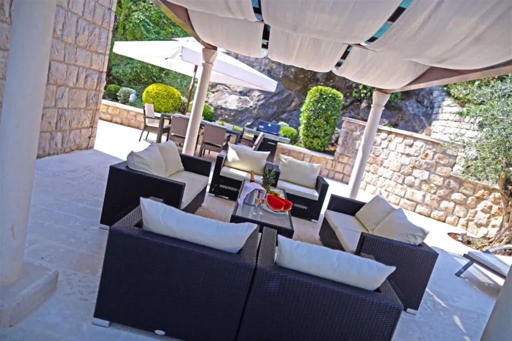 Dubrovnik 5-Bedroom Villa with Pool