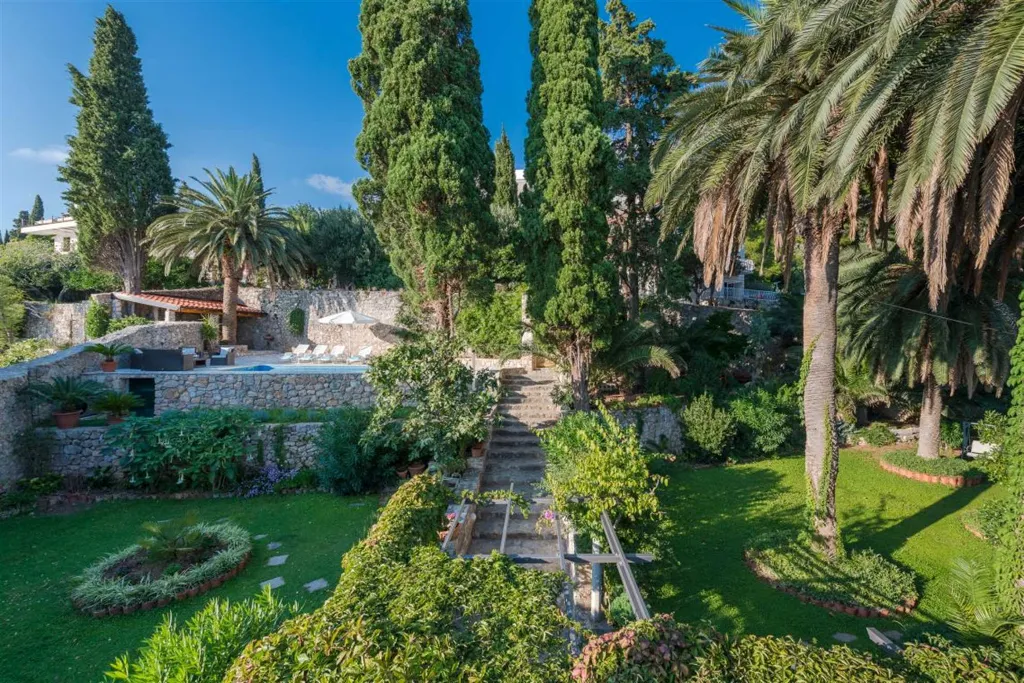 Villa in Mlini with Outdoor Pool