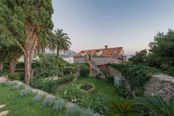 Villa in Mlini with Outdoor Pool