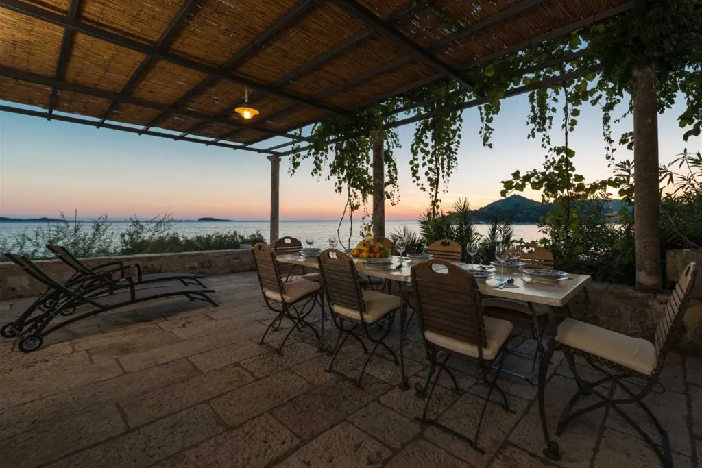 Villa in Mlini with Outdoor Pool