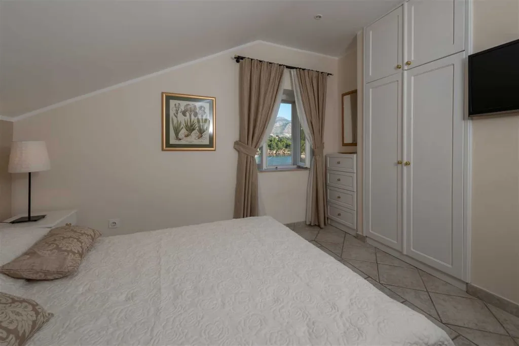 Villa in Mlini with Outdoor Pool