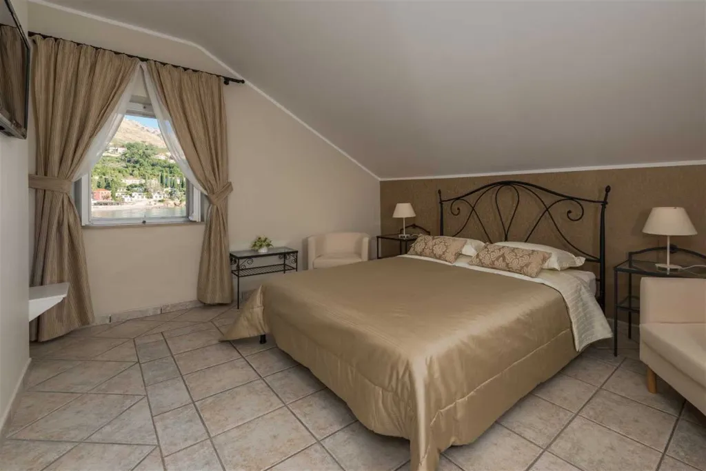 Villa in Mlini with Outdoor Pool