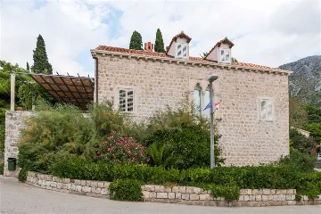 Villa in Mlini with Outdoor Pool