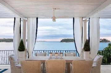 Villa in Dubrovnik with private beach & infinity pool