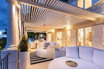 Villa in Dubrovnik with private beach & infinity pool