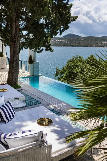 Villa in Dubrovnik with private beach & infinity pool