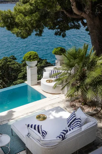 Villa in Dubrovnik with private beach & infinity pool