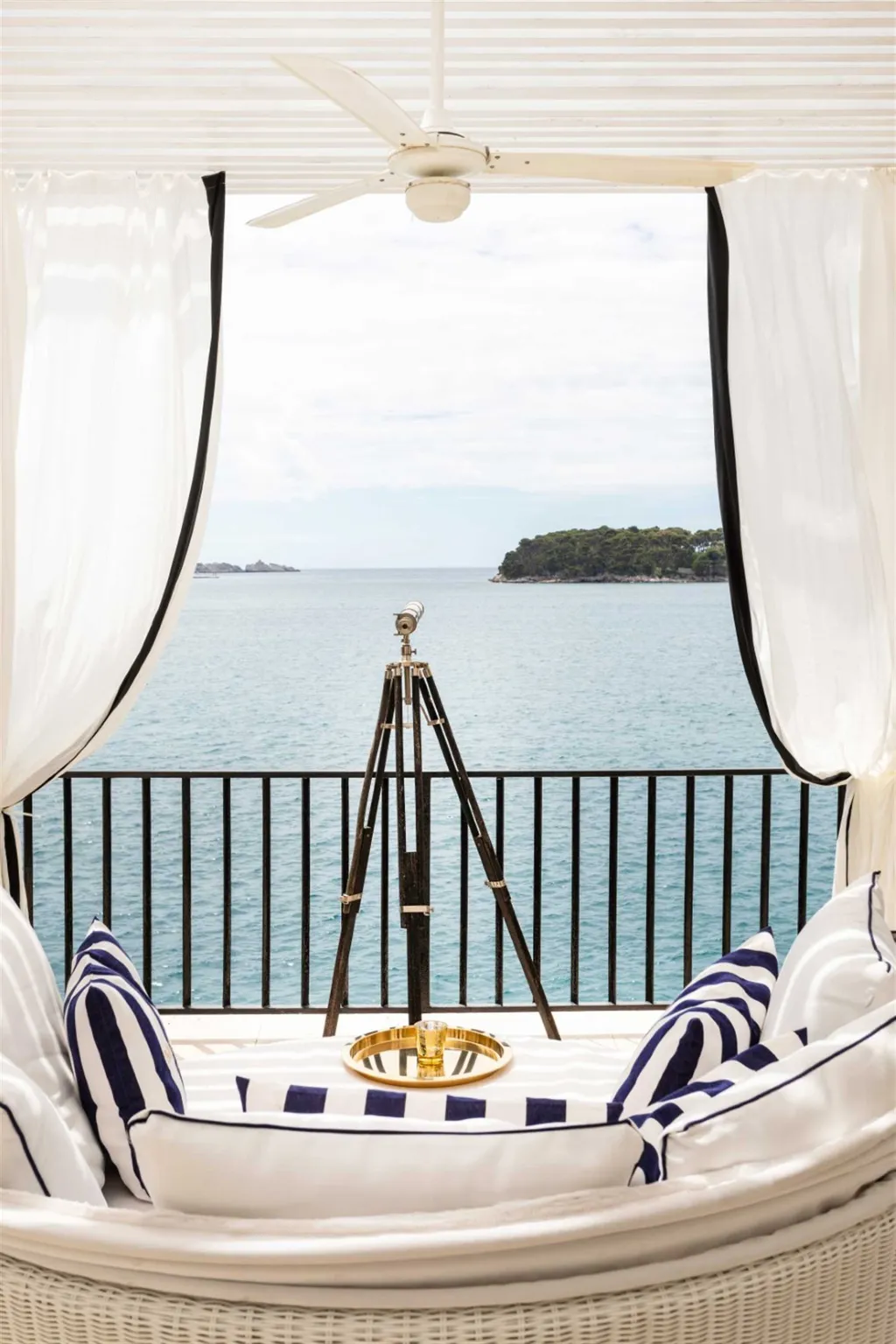Villa in Dubrovnik with private beach & infinity pool