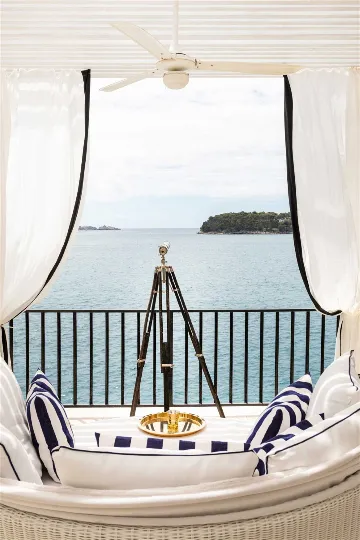 Villa in Dubrovnik with private beach & infinity pool