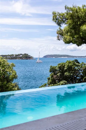 Villa in Dubrovnik with private beach & infinity pool