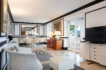 Villa in Dubrovnik with private beach & infinity pool