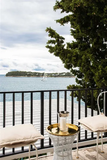 Villa in Dubrovnik with private beach & infinity pool