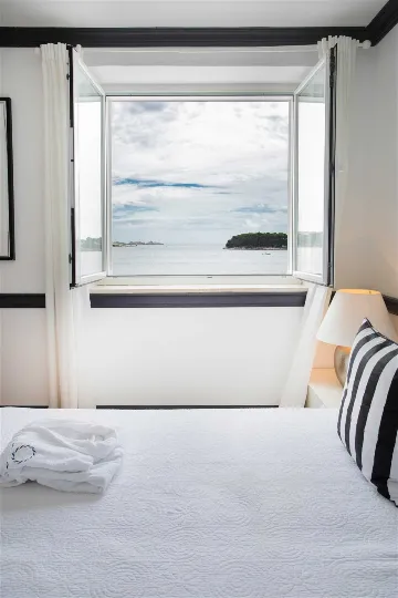 Villa in Dubrovnik with private beach & infinity pool