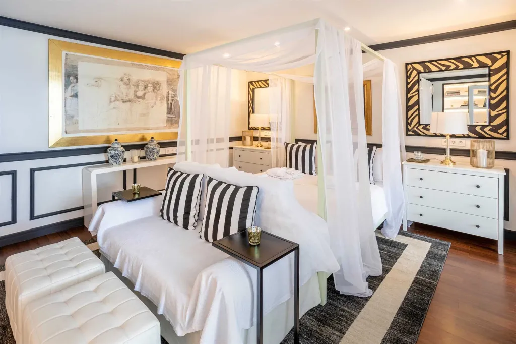 Villa in Dubrovnik with private beach & infinity pool