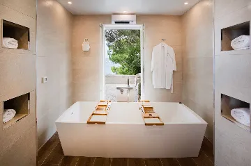 Villa in Dubrovnik with private beach & infinity pool