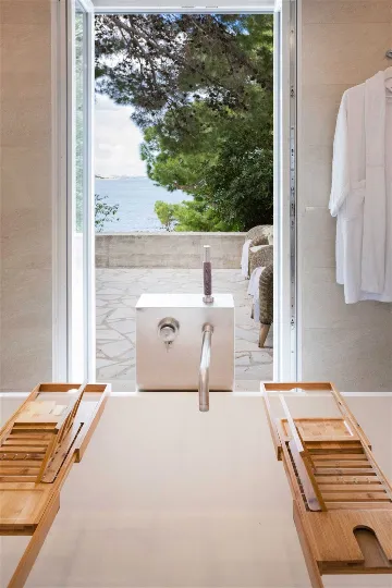 Villa in Dubrovnik with private beach & infinity pool