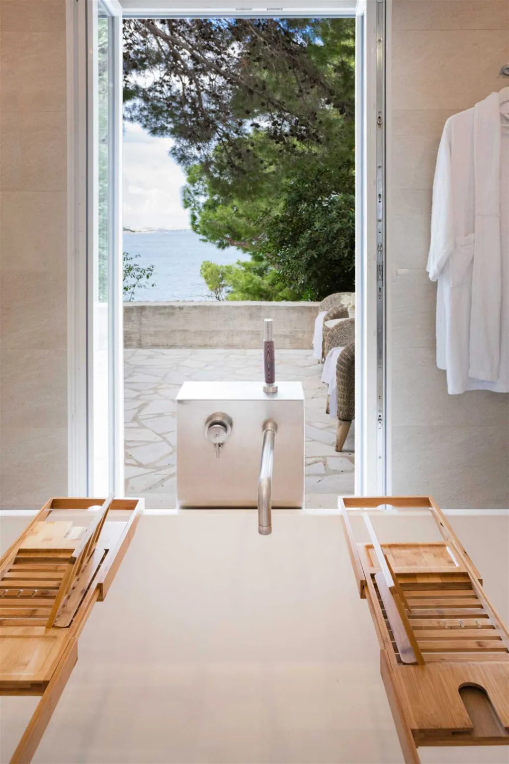 Villa in Dubrovnik with private beach & infinity pool