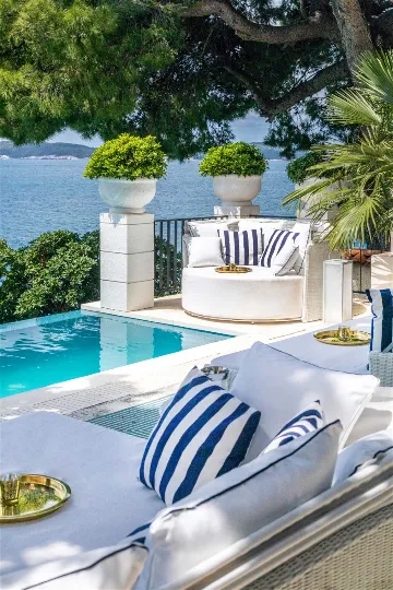 Villa in Dubrovnik with private beach & infinity pool