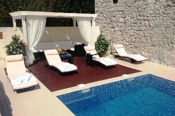 Villa with Pool & Jacuzzi for 10 Guests in Mlini