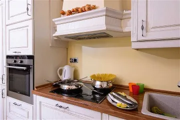 Villa with Pool & Jacuzzi for 10 Guests in Mlini