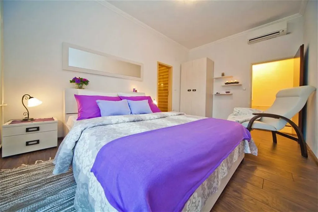 Villa with Pool & Jacuzzi for 10 Guests in Mlini