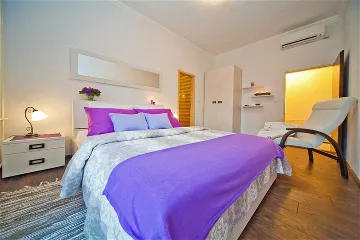 Villa with Pool & Jacuzzi for 10 Guests in Mlini