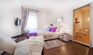 Villa with Pool & Jacuzzi for 10 Guests in Mlini