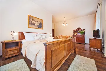 Villa with Pool & Jacuzzi for 10 Guests in Mlini