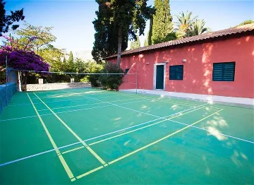 Villa with Pool & Jacuzzi for 10 Guests in Mlini