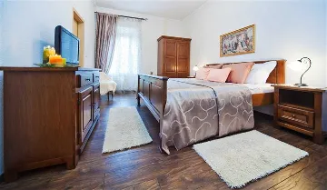 Villa with Pool & Jacuzzi for 10 Guests in Mlini