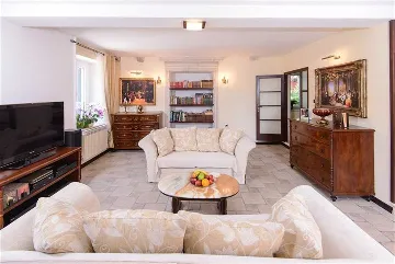 Villa with Pool & Jacuzzi for 10 Guests in Mlini