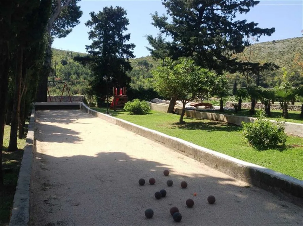 Villa with Pool & Jacuzzi for 10 Guests in Mlini