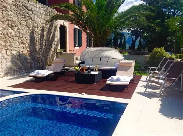 Villa with Pool & Jacuzzi for 10 Guests in Mlini
