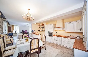 Villa with Pool & Jacuzzi for 10 Guests in Mlini