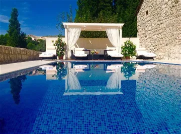Villa with Pool & Jacuzzi for 10 Guests in Mlini