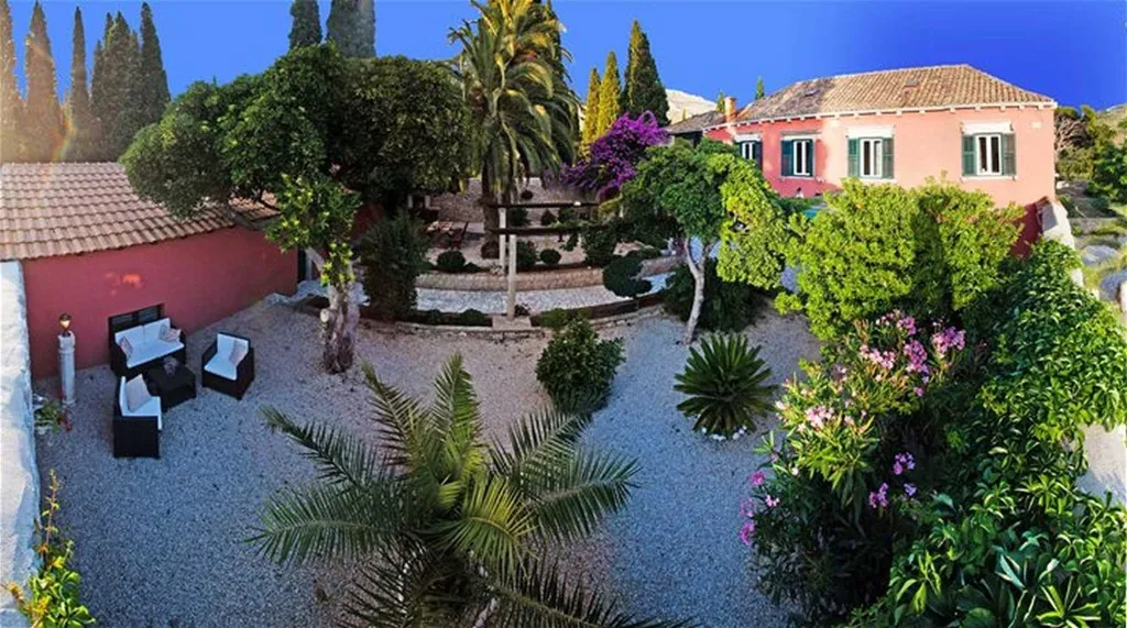 Villa with Pool & Jacuzzi for 10 Guests in Mlini