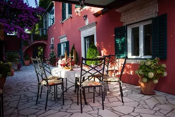 Villa with Pool & Jacuzzi for 10 Guests in Mlini