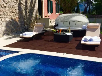 Villa with Pool & Jacuzzi for 10 Guests in Mlini