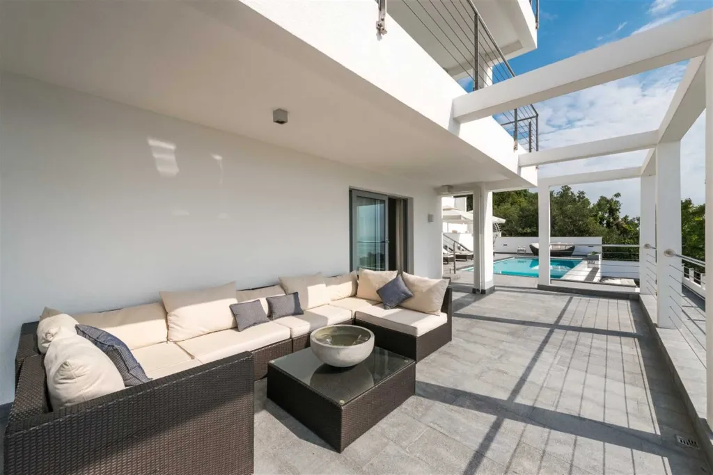 Orašac Villa with Private Pool for 8 Guests