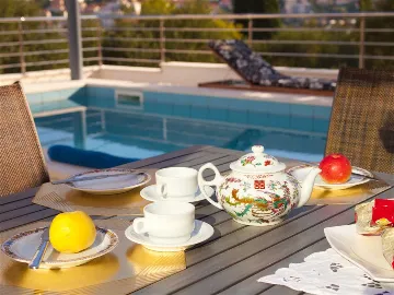 Air-Conditioned 4-Bedroom Villa with Pool in Dubrovnik