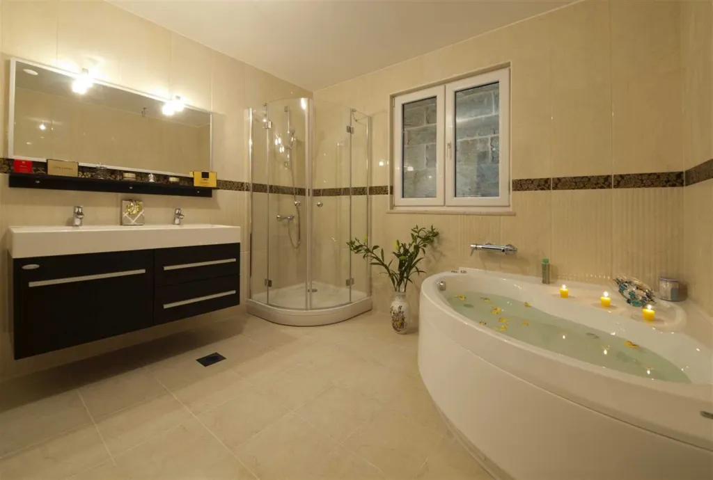 Air-Conditioned 4-Bedroom Villa with Pool in Dubrovnik