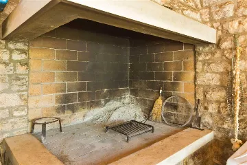 Air-Conditioned 4-Bedroom Villa with Pool in Dubrovnik