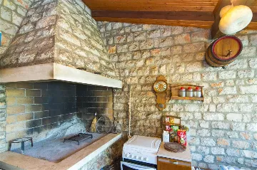 Air-Conditioned 4-Bedroom Villa with Pool in Dubrovnik