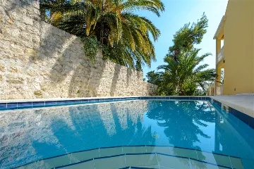 Mlini 5-Bedroom Villa with Pool and Jacuzzi