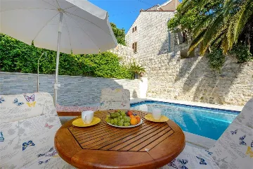 Mlini 5-Bedroom Villa with Pool and Jacuzzi