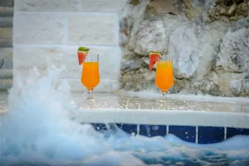 Mlini 5-Bedroom Villa with Pool and Jacuzzi