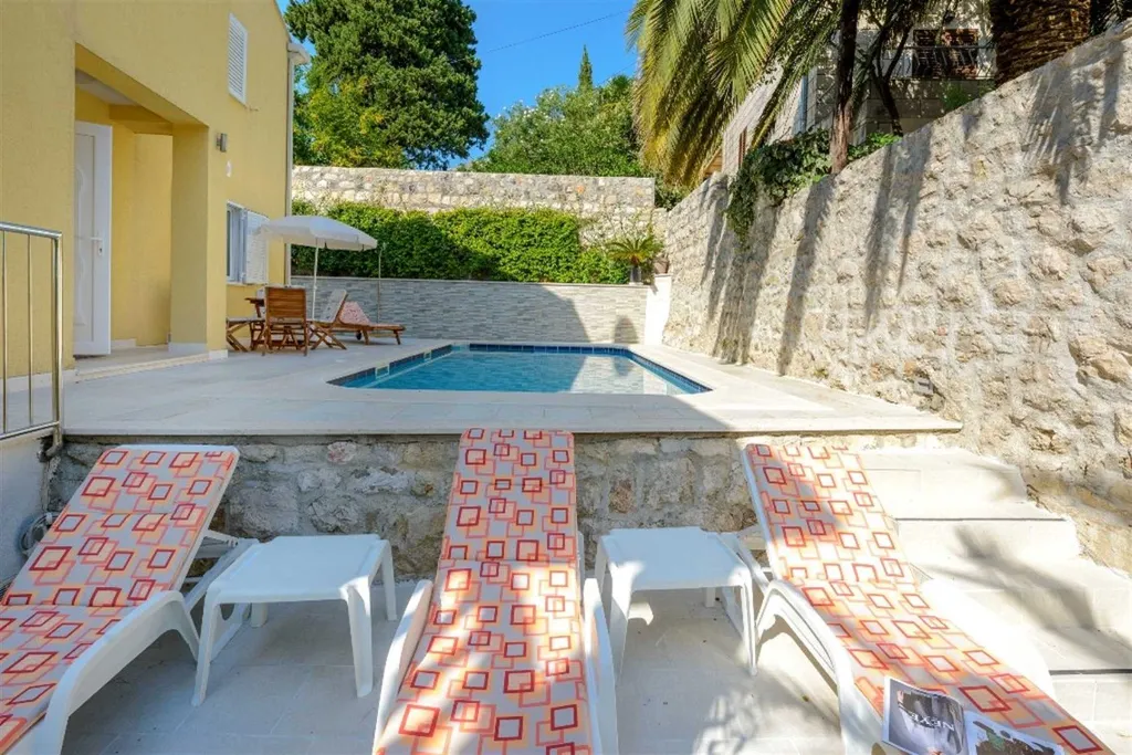 Mlini 5-Bedroom Villa with Pool and Jacuzzi