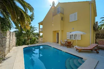 Mlini 5-Bedroom Villa with Pool and Jacuzzi